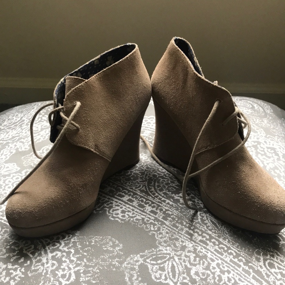 Suede boots